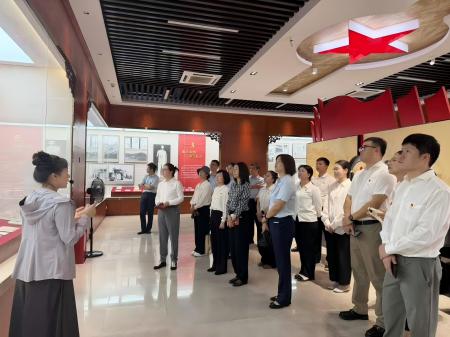 益光国际党支部与中国银行海南省分行营业部党支部开展党建共建活动